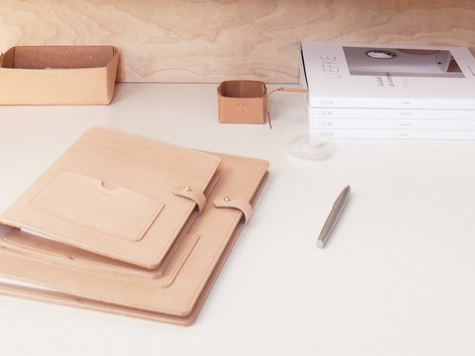 by gitte desk